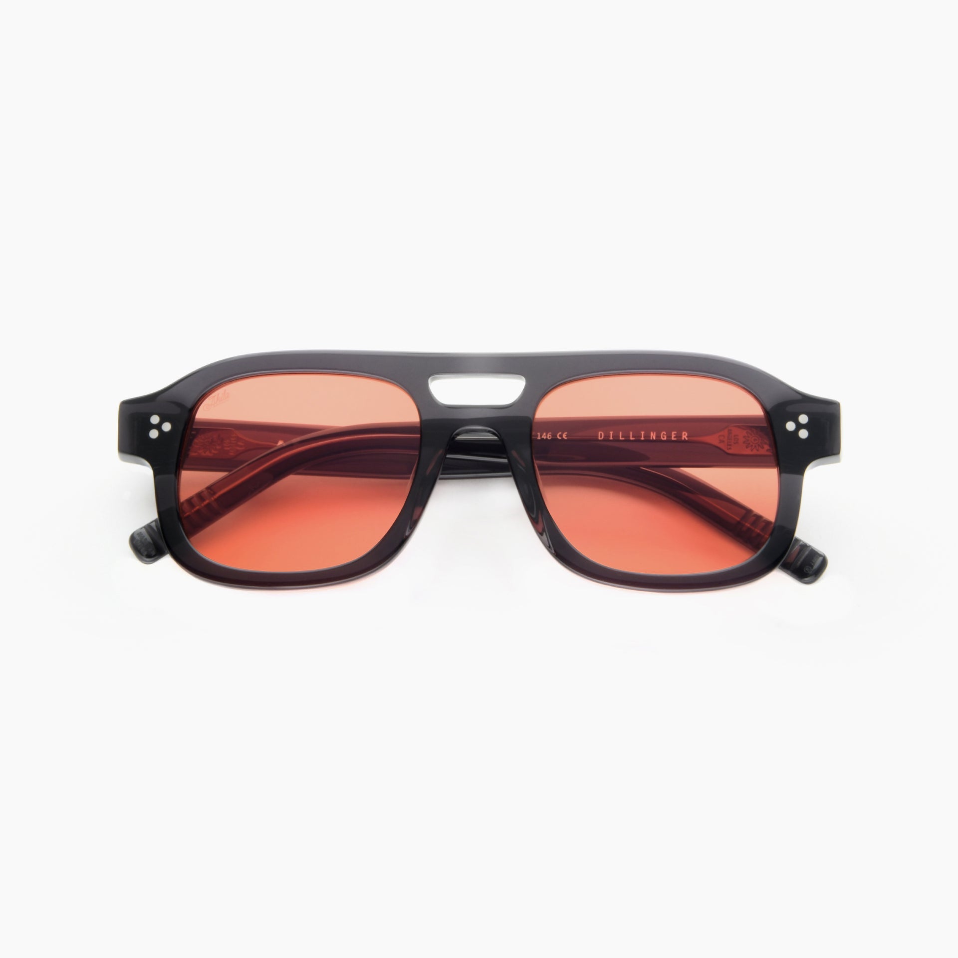 Onyx / Apricot