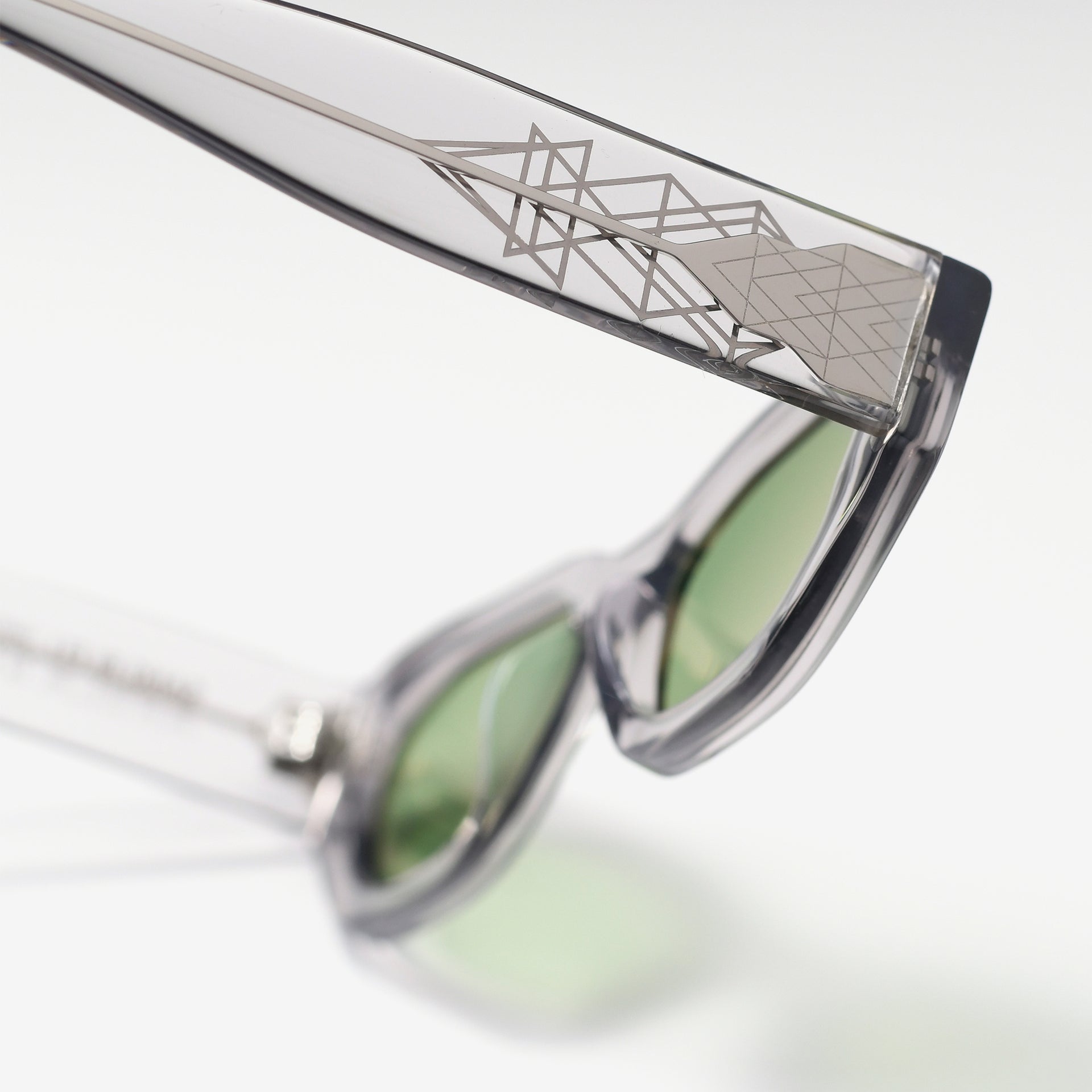 Lt Grey / Green
