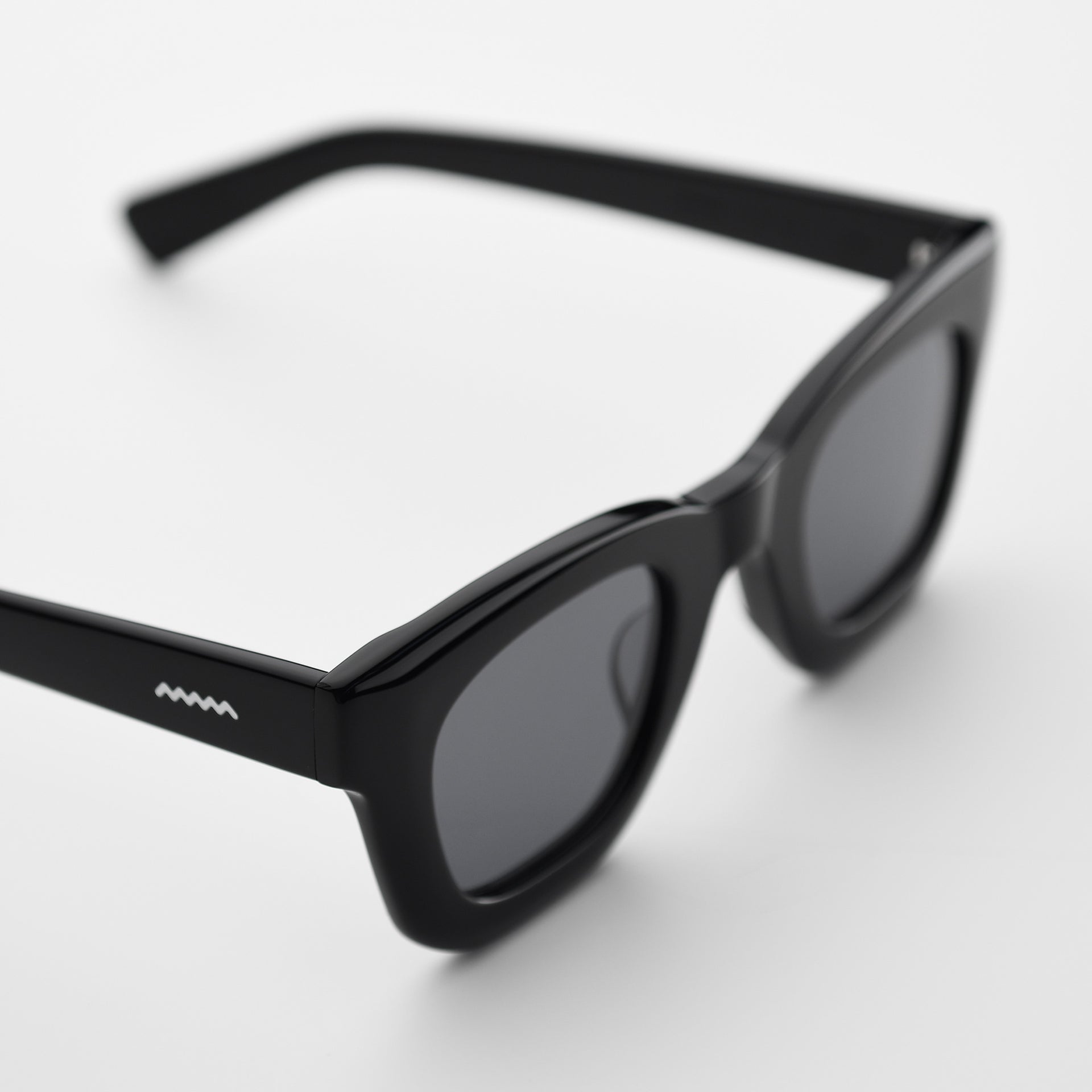 Black / Black