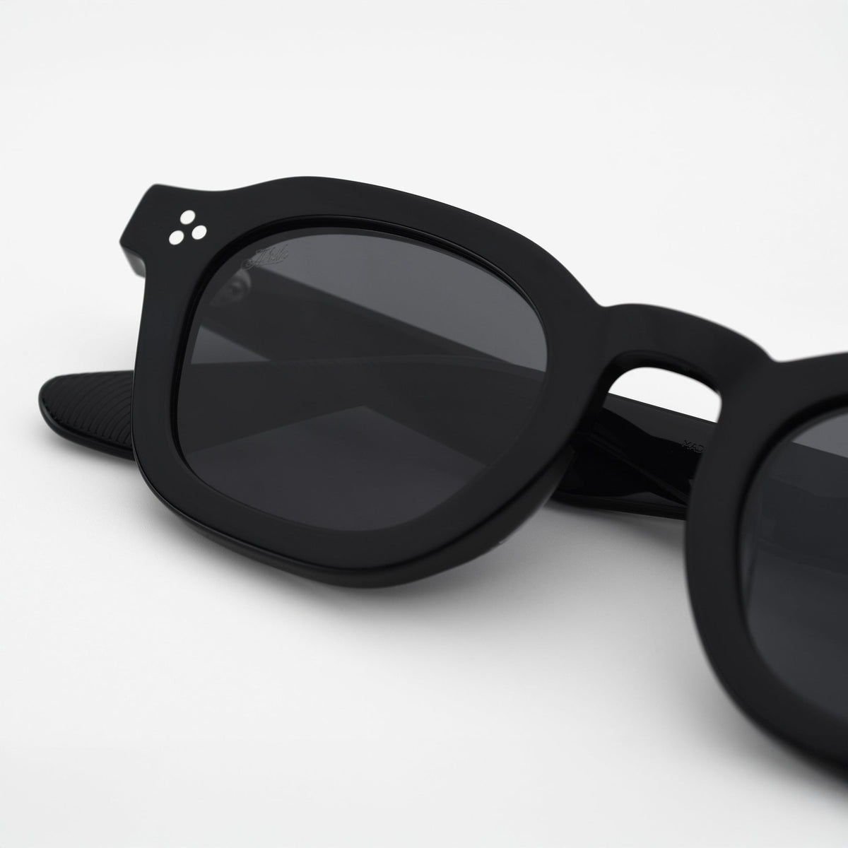 Black / Black