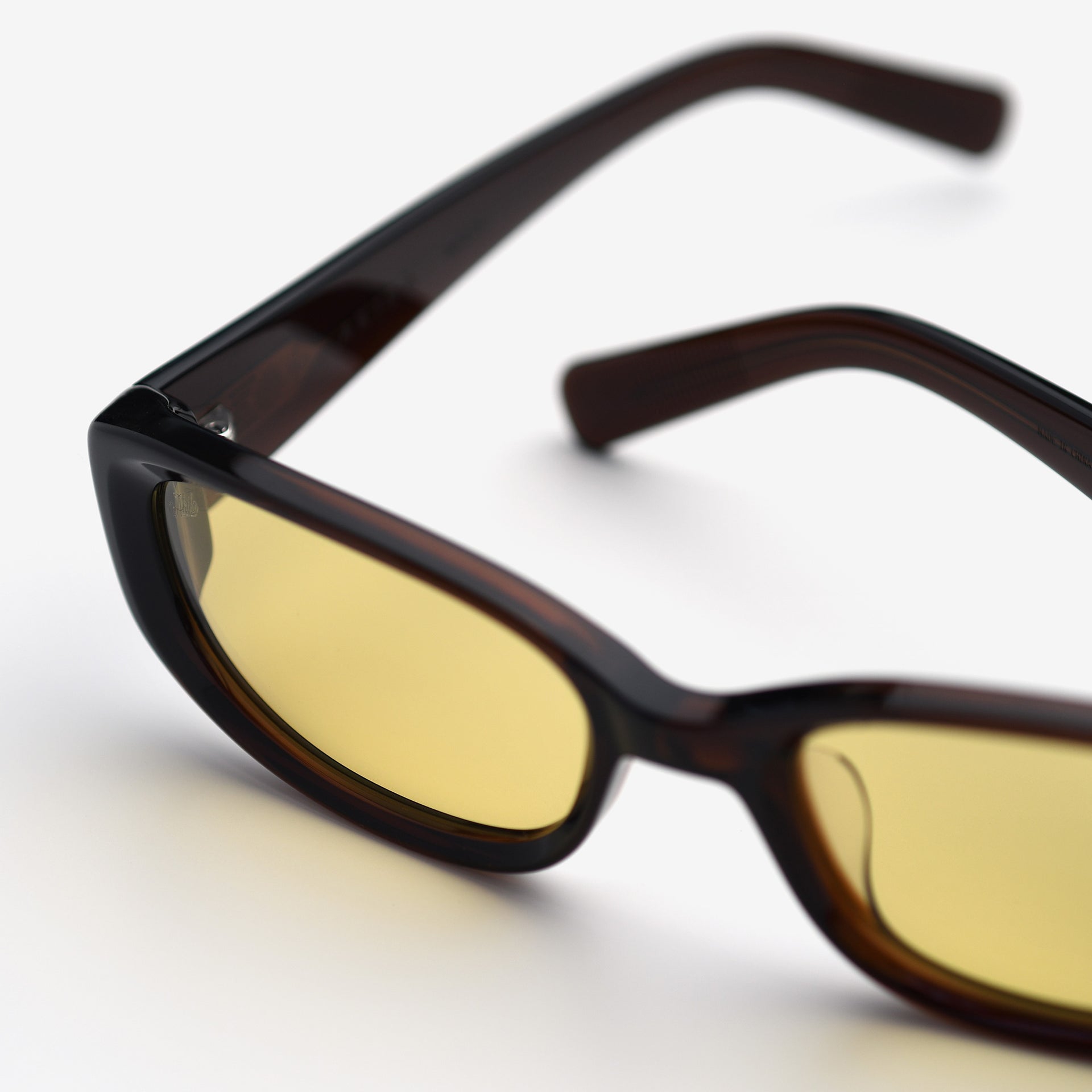 Espresso / Yellow
