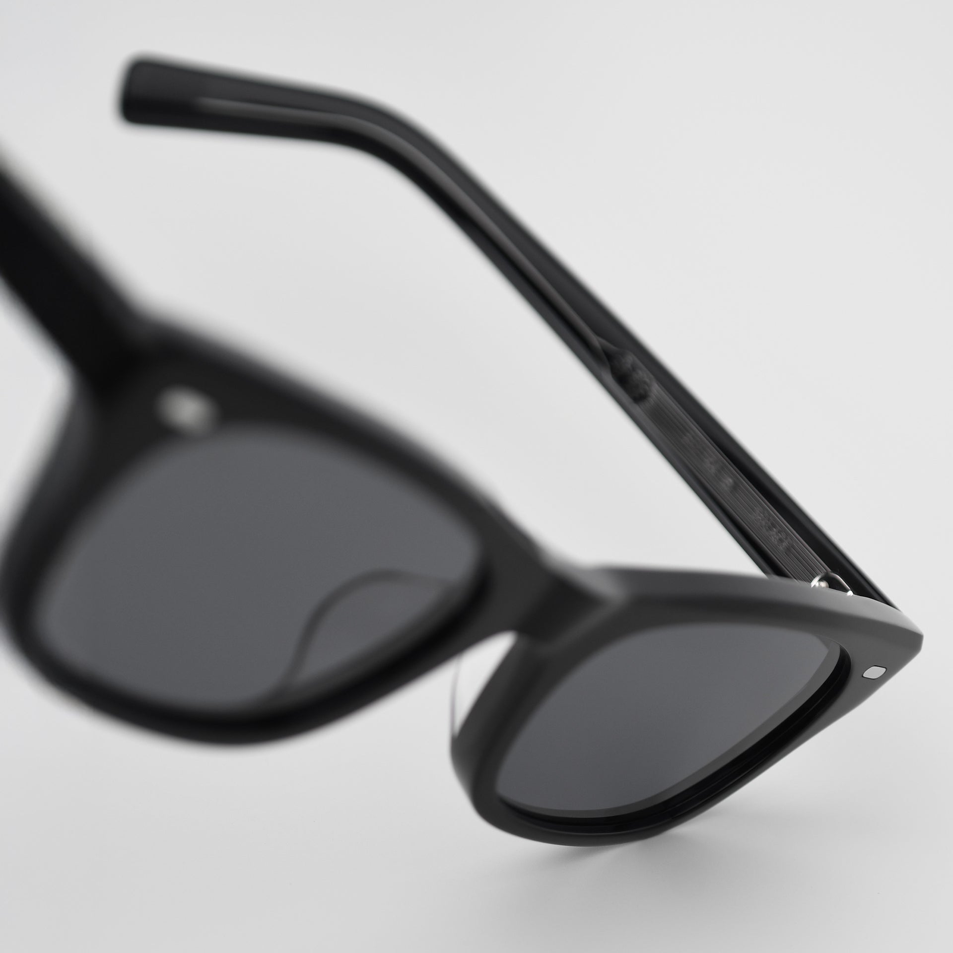 Black / Black