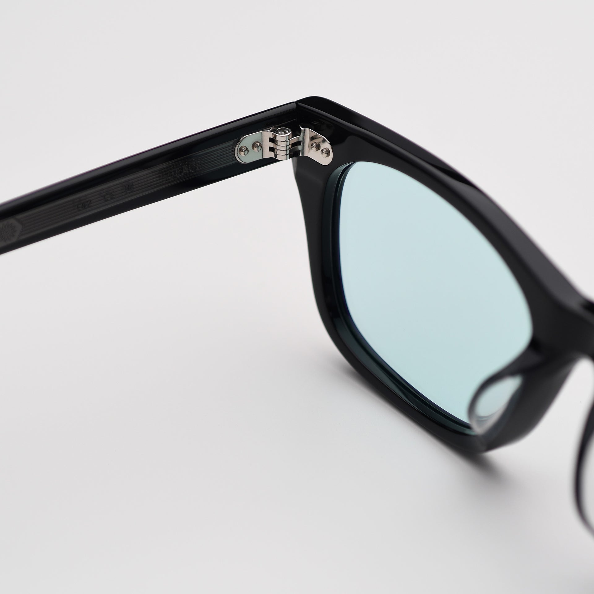 Black / Mint