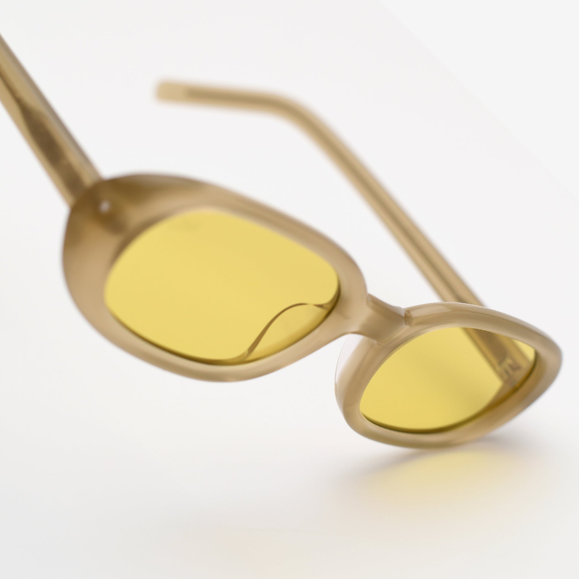 Beige / Yellow