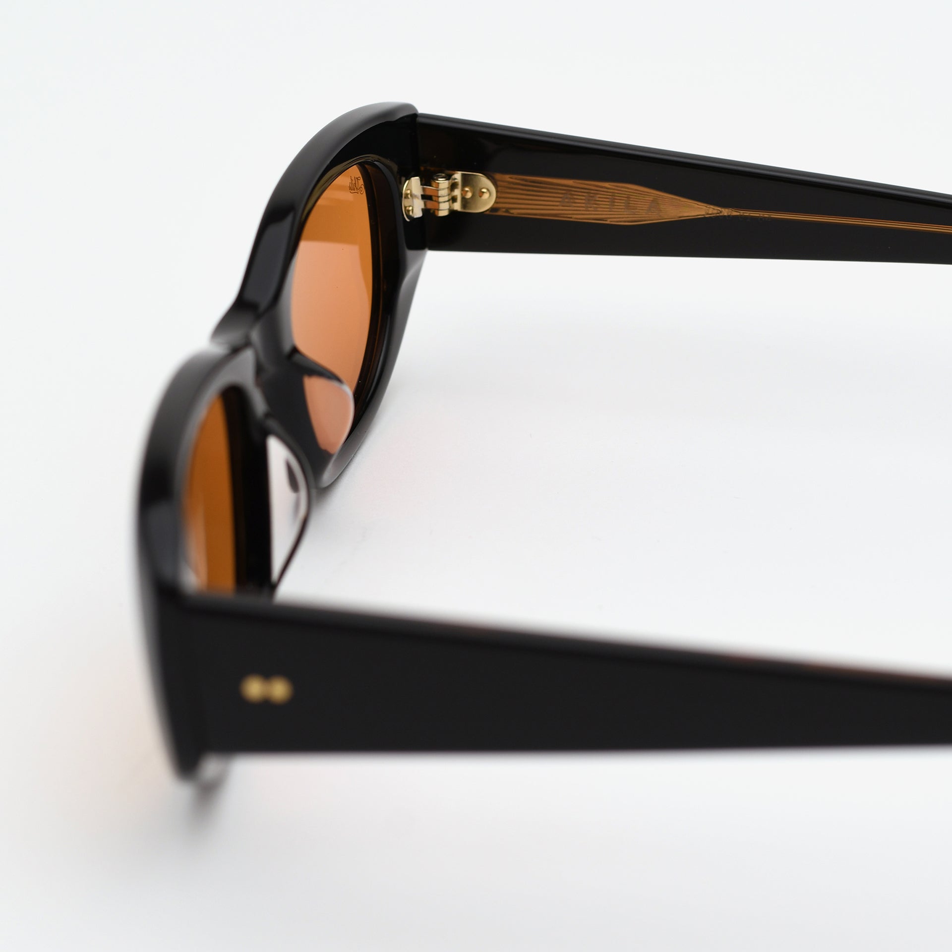 Black / Umber