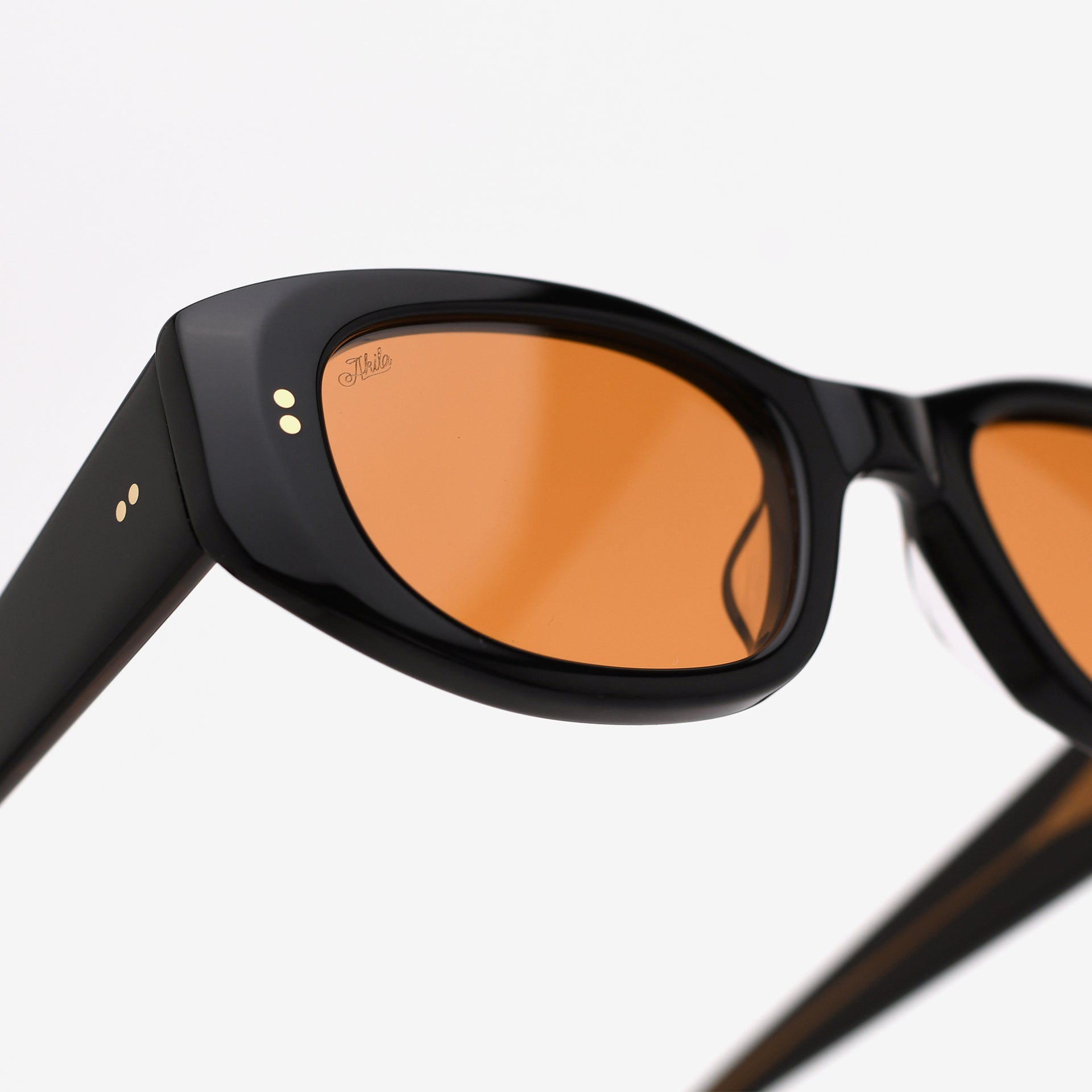 Black / Umber