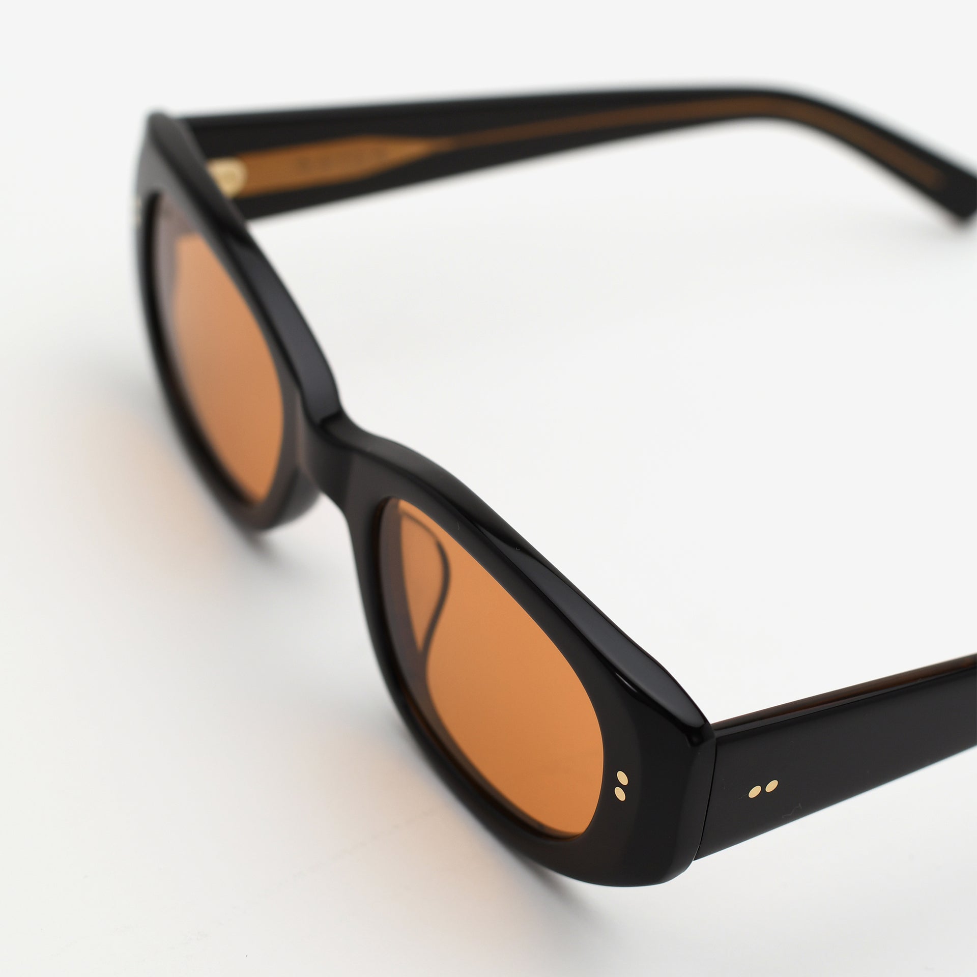 Black / Umber
