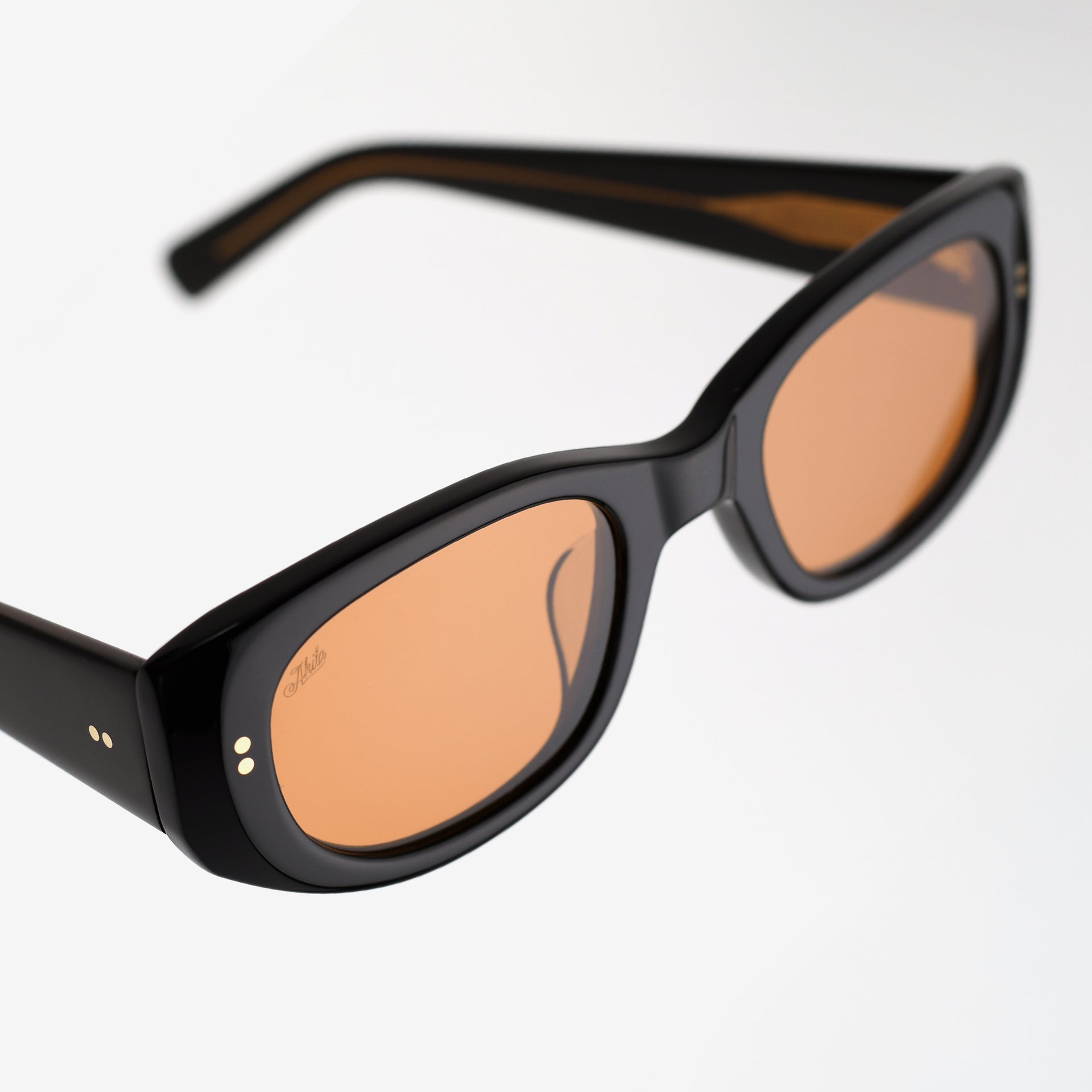 Black / Umber