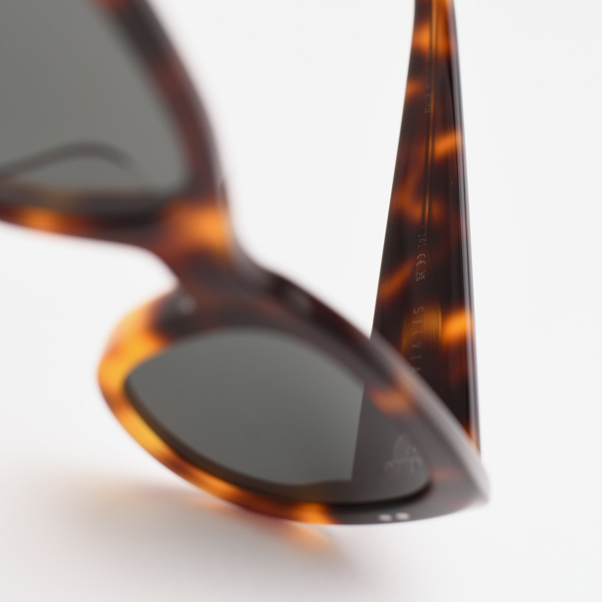 Tortoise / Black