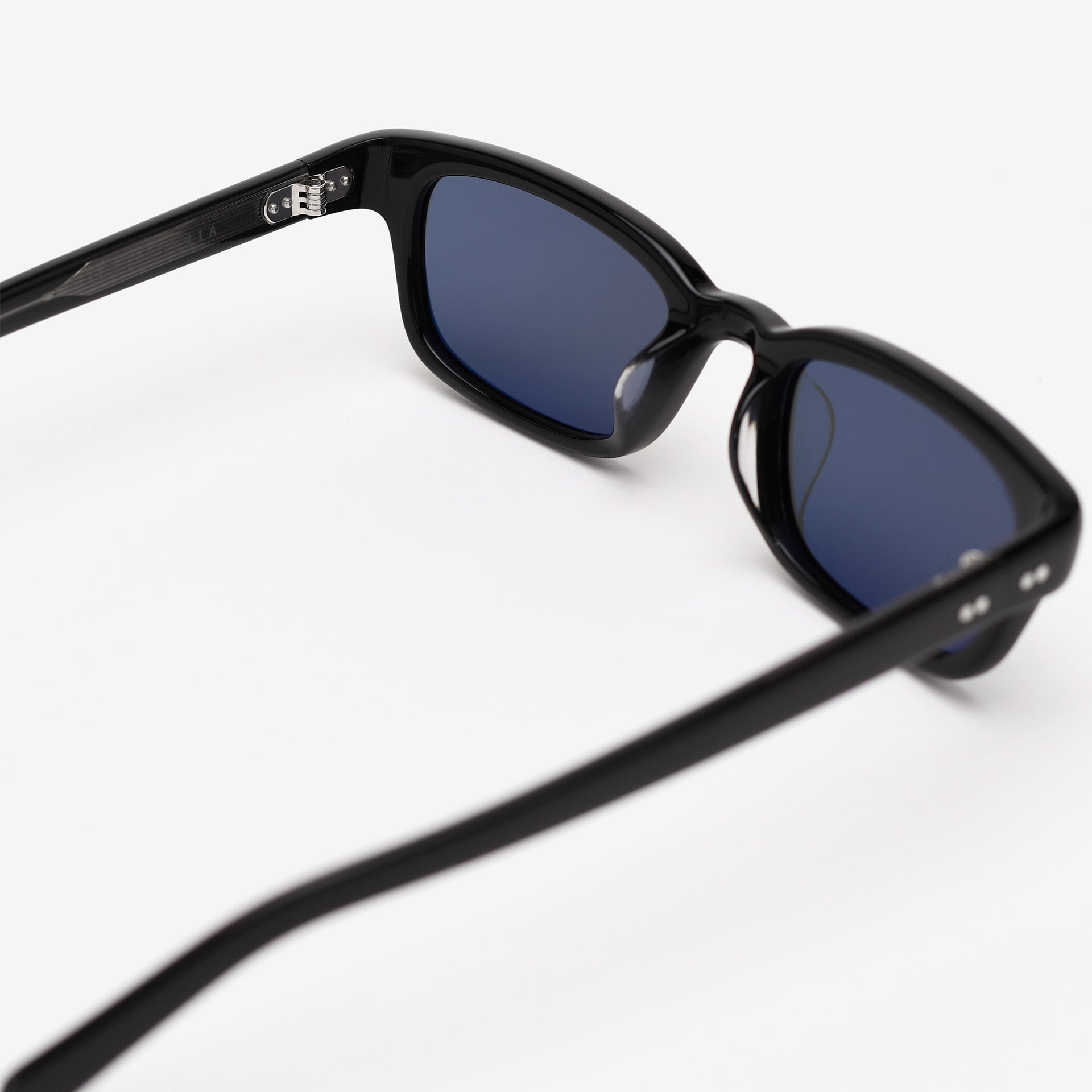 Black / Black