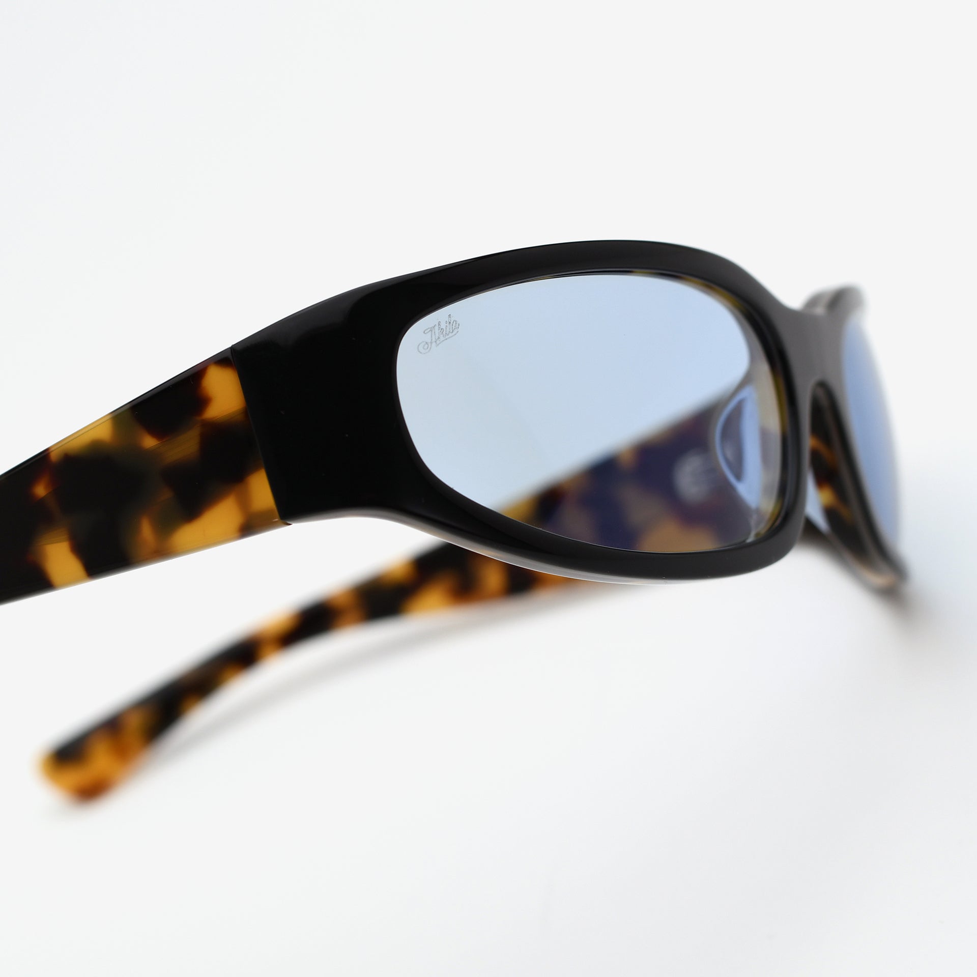 Black & Tortoise / Blue